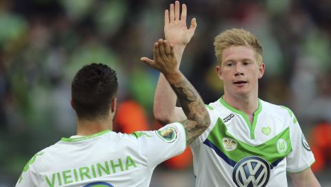 Wolfsburg's Kevin De Bruyne from Belgium, right, and Wolfsburg's Vieirinha from Portugal celebrate after scoring during the German soccer cup final match between Borussia Dortmund and VfL Wolfsburg in Berlin, Germany, Saturday, May 30, 2015. (AP Photo/Markus Schreiber)