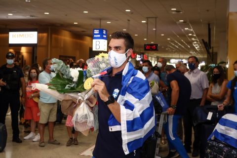 Η άφιξη του Στέφανου Ντούσκου στην Ελλάδα από τους Ολυμπιακούς Αγώνες του Τόκιο 
