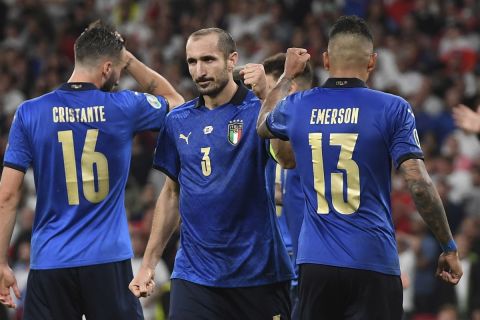 Ο Τζόρτζιο Κιελίνι με τη φανέλα της εθνικής Ιταλίας κόντρα στην Αγγλία στον τελικό του Euro 2020
