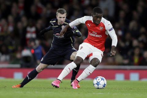 Arsenal's Joel Campbell, right, is challenged by Zagreb's Domagoj Antolic during the Champions League Group F soccer match between Arsenal and Dinamo Zagreb, at The Emirates Stadium in London, Britain, Tuesday, Nov. 24, 2015. (AP Photo/Tim Ireland)  