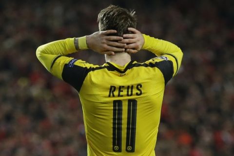 Dortmund's Marco Reus reacts during the Champions League round of 16, first leg, soccer match between Benfica and Borussia Dortmund at the Luz stadium in Lisbon, Tuesday, Feb. 14, 2017. (AP Photo/Armando Franca)
