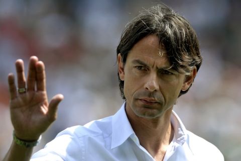 AC Milan coach Filippo Inzaghi waves to supporters before a serie A soccer match between Sassuolo and AC Milan at Reggio Emilia's Mapei stadium, Italy, Sunday, May 17, 2015. (AP Photo/Marco Vasini)