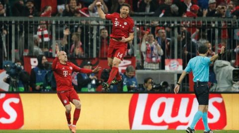 "MUNICH, GERMANY - MAY 03:  Xabi Alonso of Bayern Munich (14) celebrates with Franck Ribery as he scores their first goal from a free kick during UEFA Champions League semi final second leg match between FC Bayern Muenchen and Club Atletico de Madrid at Allianz Arena on May 3, 2016 in Munich, Germany.  (Photo by Adam Pretty/Bongarts/Getty Images)"