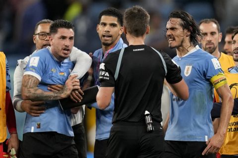 Οι παίκτες της Ουρουγουάης διαμαρτυρήθηκαν έντονα στους διαιτητές μετά τη λήξη του ματς