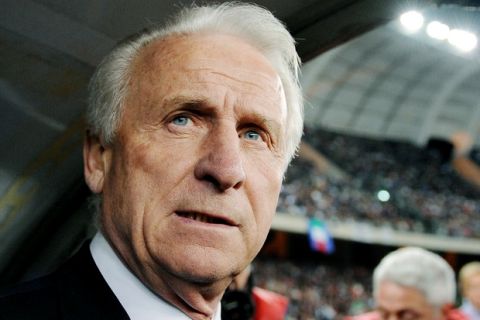 Republic of Ireland Italian coach Giovanni Trapattoni watches his team's World Cup 2010 group 8 qualifying football match against Italy at St.Nicola stadium in Bari on April 1, 2009. The match ended in a 1-1 draw. AFP PHOTO / ALBERTO PIZZOLI