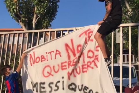 Μέσι: Πανό υπέρ του Αργεντίνου και κατά Μπαρτομέου στο Καμπ Νόου