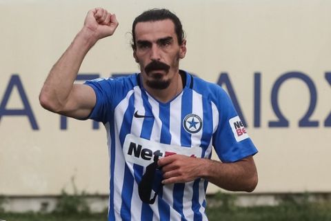 Ο Λάζαρος Χριστοδουλόπουλος πανηγυρίζει το γκολ του στο ΟΦΗ - Ατρόμητος