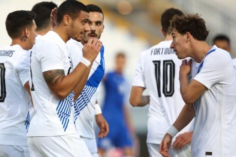 Ο Γιώργος Γιακουμάκης πανηγυρίζει το πρώτο του γκολ με την Εθνική Ελλάδας κόντρα στην Κύπρο