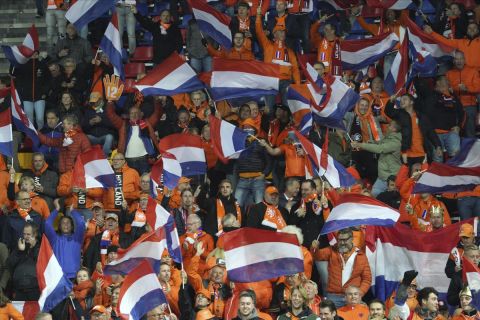 Οπαδοί της Ολλανδίας σε αγώνα για τα προκριματικά του Μουντιάλ του Κατάρ κόντρα στην Λετονία | 8 Οκτωβρίου 2021