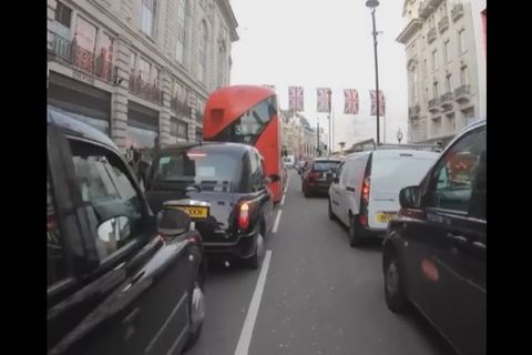Μόνο στην Αγγλία συμβαίνουν αυτά στους δρόμους!