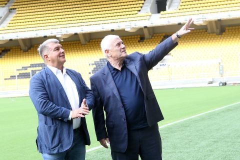 Ο Δημήτρης Μελισσανίδης με τον Τζουάν Λαπόρτα στην OPAP Arena | 22 Σεπτεμβρίου 2022