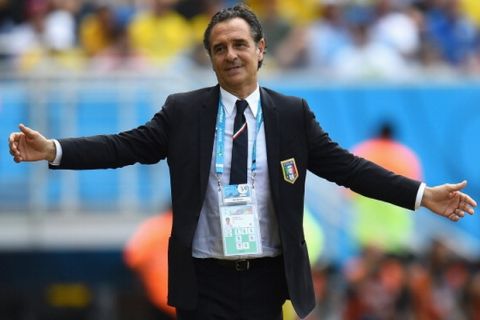 NATAL, BRAZIL - JUNE 24: Head coach Cesare Prandelli of Italy gestures during the 2014 FIFA World Cup Brazil Group D match between Italy and Uruguay at Estadio das Dunas on June 24, 2014 in Natal, Brazil.  (Photo by Shaun Botterill - FIFA/FIFA via Getty Images)