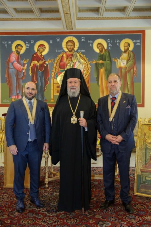 Χρυσό παράσημο στο ζεύγος Λάσκαρη από την Ιερά Αρχιεπισκοπή Κύπρου