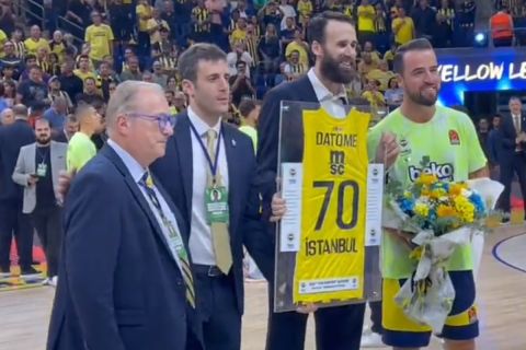 EuroLeague: Η Φενέρμπαχτσε τίμησε τον Λουίτζι Ντατόμε για την προσφορά του