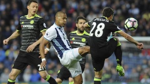 Chelsea's Cesar Azpilicueta, right, competes for the ball with West Brom's Salomon Rondon during the English Premier League soccer match between West Bromwich Albion and Chelsea, at the Hawthorns in West Bromwich, England, Friday, May 12, 2017. (AP Photo/Rui Vieira)