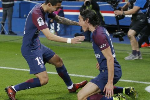 PSG's Edinson Cavani, right, celebrates the opening goal with his teammate PSG's Angel di Maria during a French League One soccer match Paris-Saint-Germain against Nice at Parc des Princes stadium in Paris, France, Friday, Oct. 27, 2017. (AP Photo/Michel Euler)