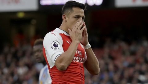 Arsenal's Alexis Sanchez fails to score during the English Premier League soccer match between Arsenal and Sunderland at the Emirates Stadium in London, Tuesday, May 16, 2017. (AP Photo/Matt Dunham)