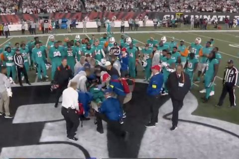 Ο σοκαριστικός τραυματισμός παίκτη του NFL μετά από χτύπημα στο κεφάλι