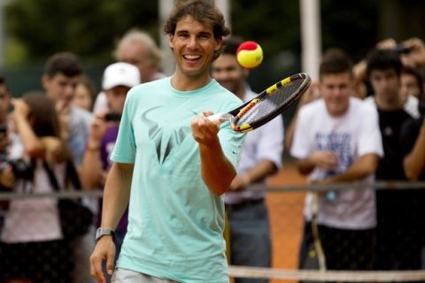 Spain's tennis player Rafael Nadal plays an exhibition game at a youth event in Buenos Aires, Argentina, Thursday, Feb. 26, 2015. Nadal is in Argentina for the Argentina Open. (AP Photo/Rodrigo Abd)