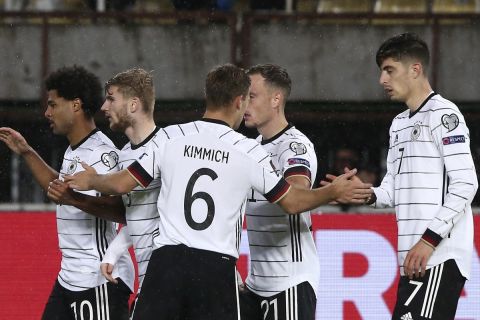 Οι παίκτες της Γερμανιας πανηγυρίζουν ένα από τα γκολ που σημείωσαν κόντρα στη Βόρεια Μακεδονία 
