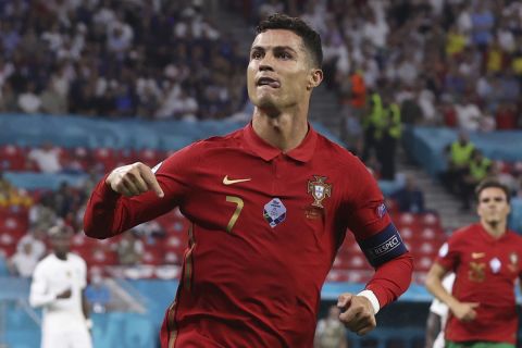 Ο Κριστιάνο Ρονάλντο πανηγυρίζει γκολ του στο Πορτογαλία - Γαλλία
