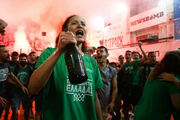 Στιγμή από τη φιέστα για την κατάκτηση του πρωταθλήματος Ελλάδας από τη γυναικεία ομάδα μπάσκετ του Παναθηναϊκού
