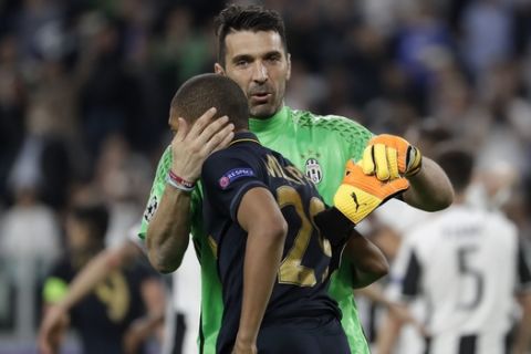 Juventus goalkeeper Gianluigi Buffon, background, hugs Monaco's Kylian Mbappe after the Champions League semi final second leg soccer match between Juventus and Monaco in Turin, Italy, Tuesday, May 9, 2017. (AP Photo/Luca Bruno)
