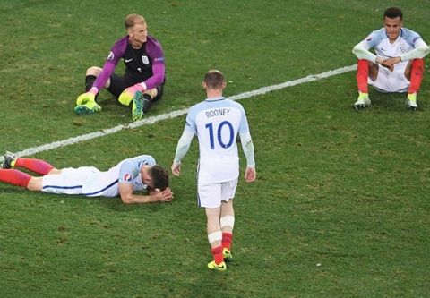 NICE, FRANCE - JUNE 27:  Wayne Rooney (2nd R) of England walks to console Gary Cahill (1st L), Joe Hart (2nd L) and Dele Alli (1st R) after their defeat in the UEFA EURO 2016 round of 16 match between England and Iceland at Allianz Riviera Stadium on June 27, 2016 in Nice, France.  (Photo by Laurence Griffiths/Getty Images)