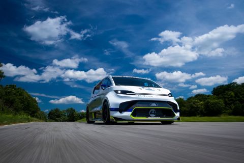 Ford Pro Electric SuperVan: Το van με τους 2.000 ίππους που κάνει το 0-100 km/h σε λιγότερο από 2’’