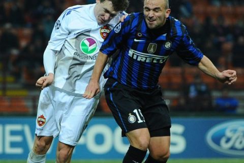 CSKA Moscow's midfielder  Pavel Mamaev (L) fights for the ball with Inter Milan's Argentine midfielder Esteban Matias Cambiasso during the Champions League match Inter Milan vs CSKA Moscow on December 7, 2011 in San Siro Stadium in Milan. AFP PHOTO / OLIVIER MORIN (Photo credit should read OLIVIER MORIN/AFP/Getty Images)