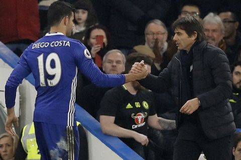 Chelsea's Diego Costa, left, shakes hands with Chelsea's team manager Antonio Conte during the English Premier League soccer match between Chelsea and Hull City at Stamford Bridge stadium in London, Sunday, Jan. 22, 2017. (AP Photo/Frank Augstein)