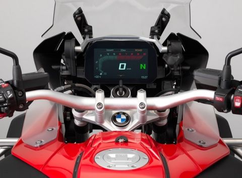 Περισσότερος εξοπλισμός στις μοτοσικλέτες BMW 