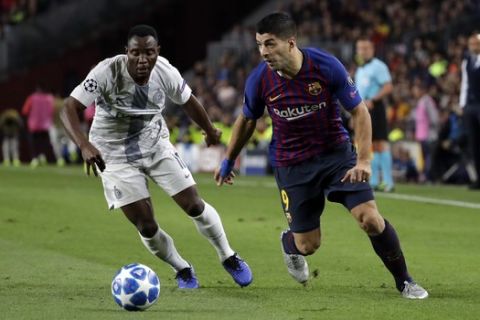 Barcelona forward Luis Suarez, right, controls the ball as Inter defender Kwadwo Asamoah defends during the Champions League, group B soccer match between Barcelona and Inter Milan, at the Nou Camp in Barcelona, Spain, Wednesday, Oct. 24, 2018. (AP Photo/Emilio Morenatti)