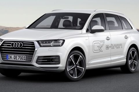 Static photo

Colour: Tofana White

Audi Q7 e-tron 3.0 TDI quattro:
This car is not yet on sale. It has not yet been homologated and is therefore not subject to the 1999/94/EG guideline.