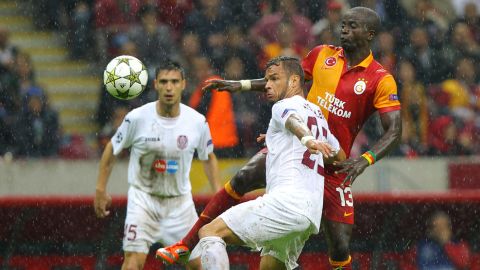 Galatasaray's Emmanuel Eboue (R) vies for the ball with Cluj's Luis Alberto (front) during the UEFA Champions League group H match between Galatasaray Istanbul and CFR Cluj in Istanbul, on October 23, 2012. AFP PHOTO/STR        (Photo credit should read STR/AFP/Getty Images)