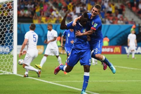 MANAUS, BRAZIL - JUNE 14:  Mario Balotelli of Italy and Marco Verratti celebrate after the second goal during the 2014 FIFA World Cup Brazil Group D match between England and Italy at Arena Amazonia on June 14, 2014 in Manaus, Brazil.  (Photo by Christopher Lee/Getty Images)