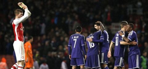 Anderlecht players (R) celebrate at the end of the UEFA Champions League Group D football match between Arsenal and Anderlecht at the Emirates Stadium in north London on November 4, 2014. The match ended 3-3. AFP PHOTO/ADRIAN DENNIS        (Photo credit should read ADRIAN DENNIS/AFP/Getty Images)