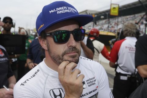 Fernando Alonso, of Spain, talks with his crew during qualifications for the Indianapolis 500 IndyCar auto race at Indianapolis Motor Speedway, Saturday, May 20, 2017 in Indianapolis. (AP Photo/Michael Conroy)
