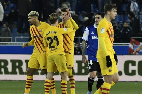 Οι παίκτες της Μπαρτσελόνα πανηγυρίζουν μετά από νίκη επί της Αλαβές στο Μεντιτορόθα για την La Liga | 23 Ιανουαρίου 2022