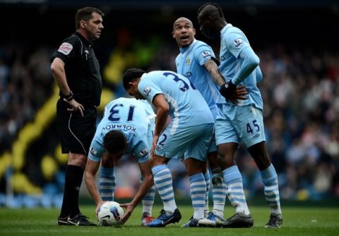 MANCHESTER, ENGLAND - MARCH 31:  Mario Balotelli of Manchester City is restrained by team mate Nigel de Jong during the Barclays Premier League match between Manchester City and Sunderland at the Etihad Stadium on March 31, 2012 in Manchester, England.  (Photo by Laurence Griffiths/Getty Images)