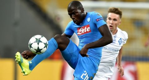 Napoli's Senegalese defender Kalidou Koulibaly (L) vies with Dynamo Kiev's Viktor Tsygankov  during the UEFA Champions League football match between FC Dynamo and SSC Napoli at the Olympiyski Stadium in Kiev on September 13, 2016.  / AFP / SERGEI SUPINSKY        (Photo credit should read SERGEI SUPINSKY/AFP/Getty Images)