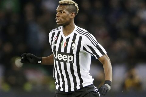 Juventus' Paul Pogba controls the ball during the Serie A soccer match between Bologna and Juventus at the Dall' Ara stadium in Bologna, Italy, Friday, Feb. 19, 2016. (AP Photo/Antonio Calanni)