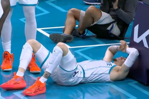 NBA, Σάρλοτ Χόρνετς: Ο ΛαΜέλο Μπολ τραυματίστηκε και σήμανε συναγερμό