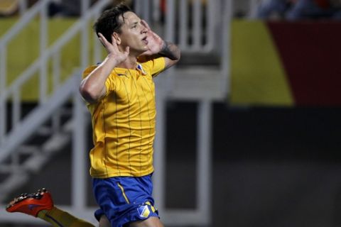 APOEL's Sebastian De Vincenti celebrates after scoring against Vardar, during their second round, second leg, qualifying soccer match of UEFA Champions League, at Philip II Arena in Skopje, Macedonia, Tuesday, July 21, 2015. (AP Photo/Boris Grdanoski)