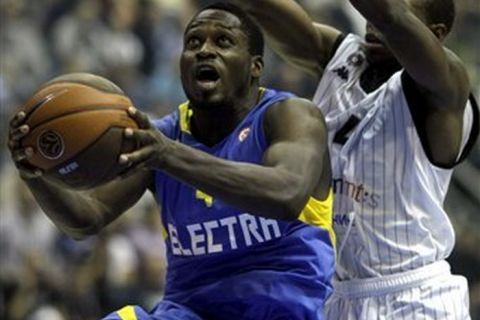 Jeremy Pargo of Maccabi Electra, left, drives past Oliver Lafayette of Partizan Belgrade during their Group A Euroleague basketball match in Belgrade, Serbia, Thursday, Nov. 4, 2010. (AP Photo/ Marko Drobnjakovic)