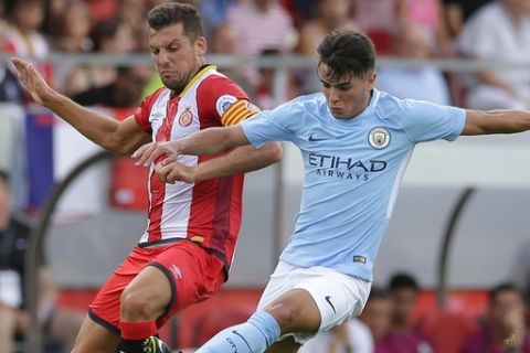 Manchester City's Brahim Diaz, right, duels for the ball against Girona's Granell during the Costa Brava trophy friendly soccer match between Girona and Manchester City at the Montilivi stadium in Girona, Spain, Tuesday, Aug. 15, 2017. (AP Photo/Manu Fernandez)