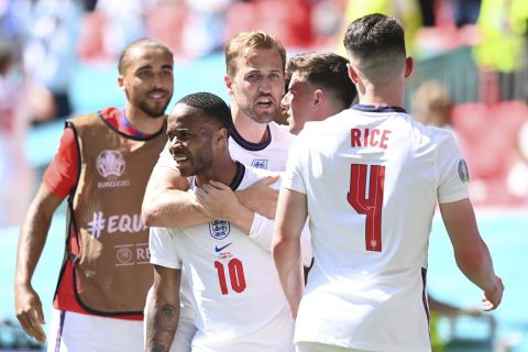 Παίκτες της Αγγλίας πανηγυρίζουν γκολ που σημείωσαν κόντρα στην Κροατία για τη φάση των ομίλων του Euro 2020 στο "Γουέμπλεϊ", Λονδίνο | Κυριακή 13 Ιουνίου 2021