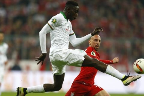 Bremens Sambou Yatabare, top, and Bayern's Franck Ribery challenge for the ball during the German soccer cup (DFB Pokal) semi final match between FC Bayern Munich and SV Werder Bremen at the Allianz Arena stadium in Munich, Germany, Tuesday, April 19, 2016. (AP Photo/Matthias Schrader)