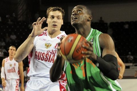 Mohamed Kone of Ivory Coast (R) is marked by Russia's Alexander Kaun during their World Championship preliminary round basketball game in Ankara on August 31, 2010. AFP PHOTO / Aris Messinis (Photo credit should read ARIS MESSINIS/AFP/Getty Images)
