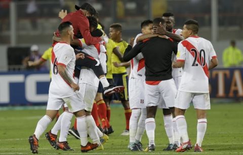 Peru's players celebrate after playing Colombia to a 1-1 draw during a World Cup qualifying soccer match against Colombia in Lima, Peru, Tuesday, Oct. 10, 2017. (AP Photo/Martin Mejia)